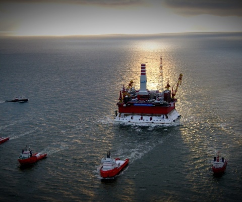 Oil platform in Sea screenshot #1 480x400