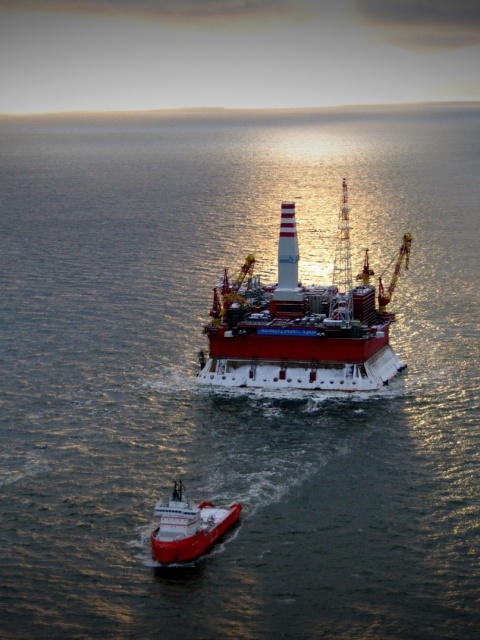 Обои Oil platform in Sea 480x640