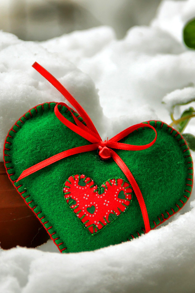 Heart on the Snow wallpaper 640x960