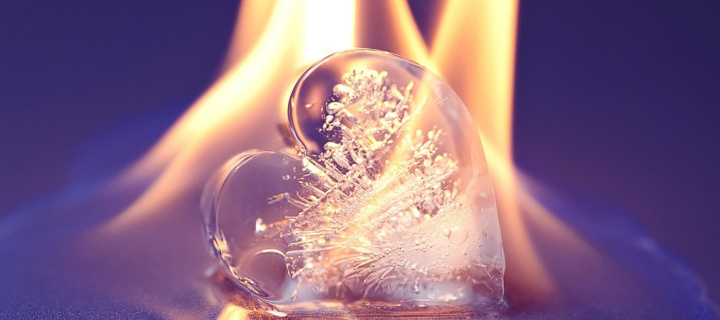 Fondo de pantalla Ice heart in fire 720x320