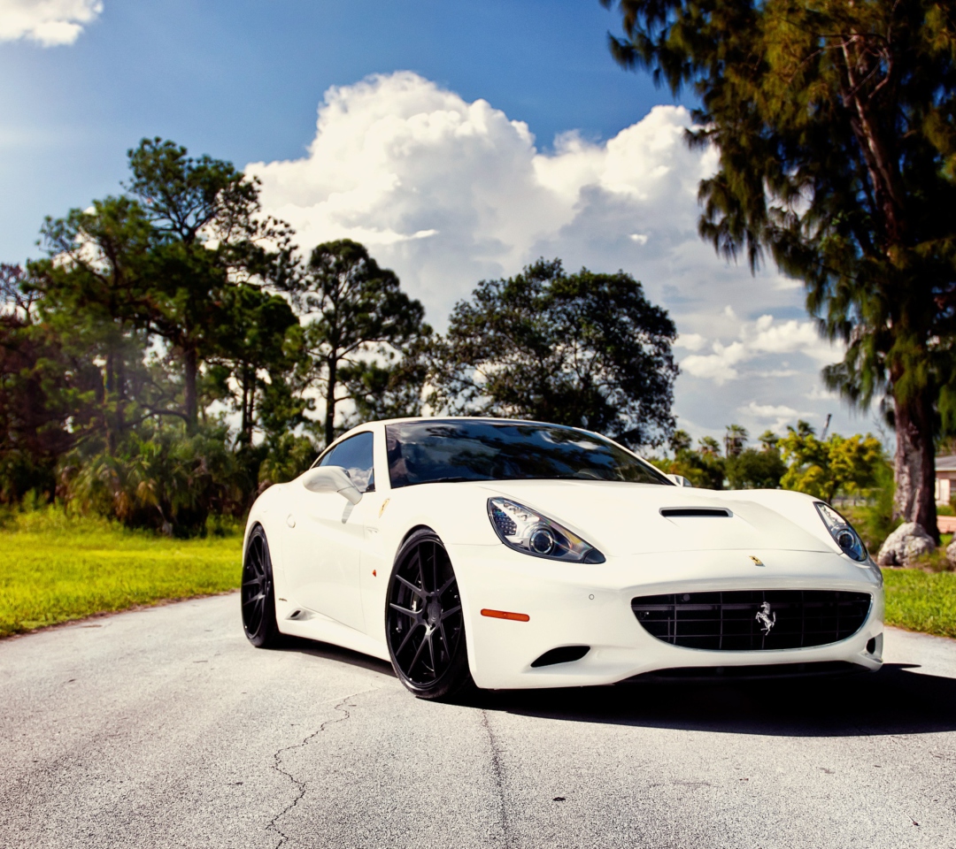 Sfondi White Ferrari 1080x960