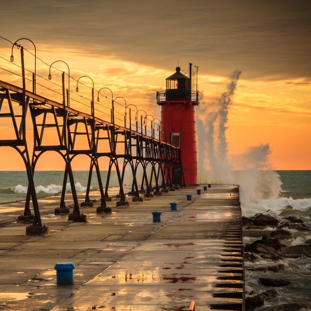 Grand Haven lighthouse in Michigan wallpaper 1024x1024