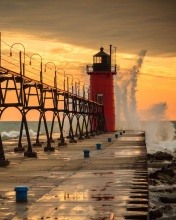 Grand Haven lighthouse in Michigan wallpaper 176x220