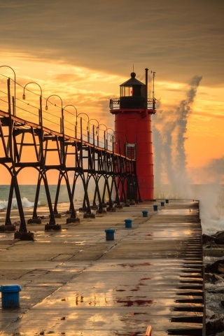 Обои Grand Haven lighthouse in Michigan 320x480