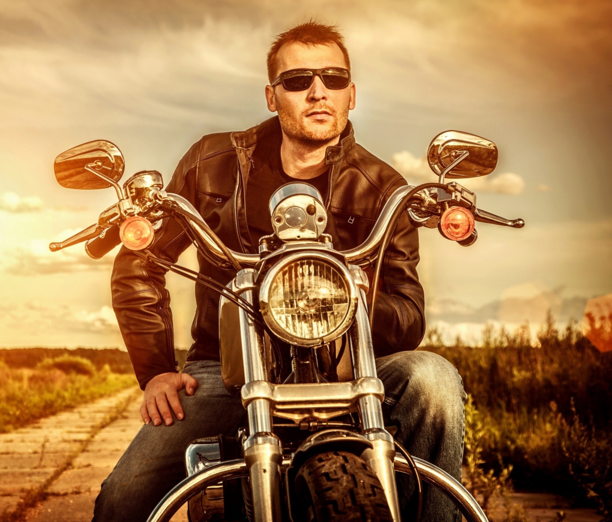 Das Motorcycle Driver Wallpaper 1200x1024