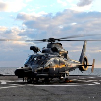 Fondo de pantalla Helicopter on Aircraft Carrier 208x208