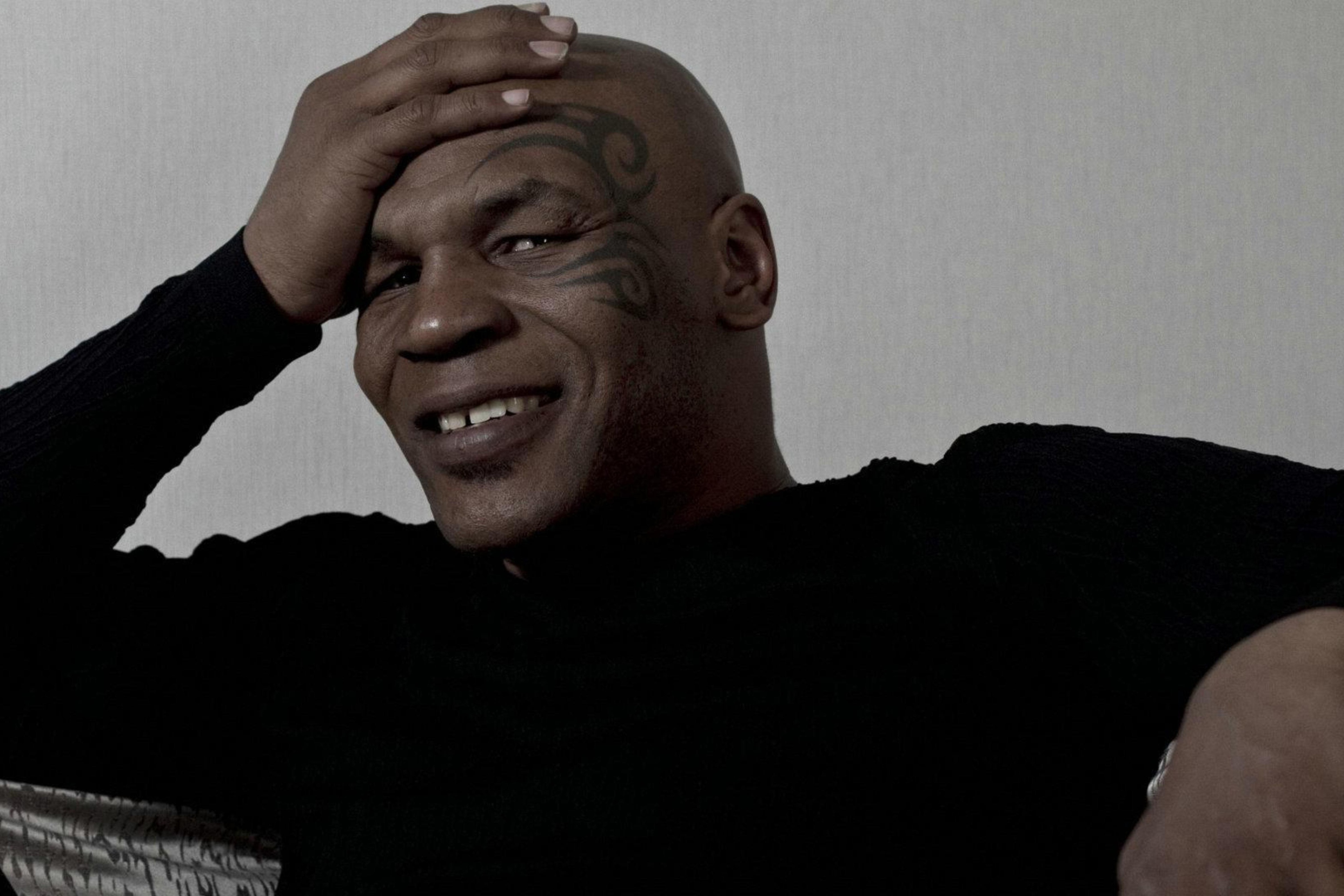 Тайсон телефон. Тайсон. Mike Tyson. Майк Тайсон боксер. Холл, Арсенио и Майк Тайсон.