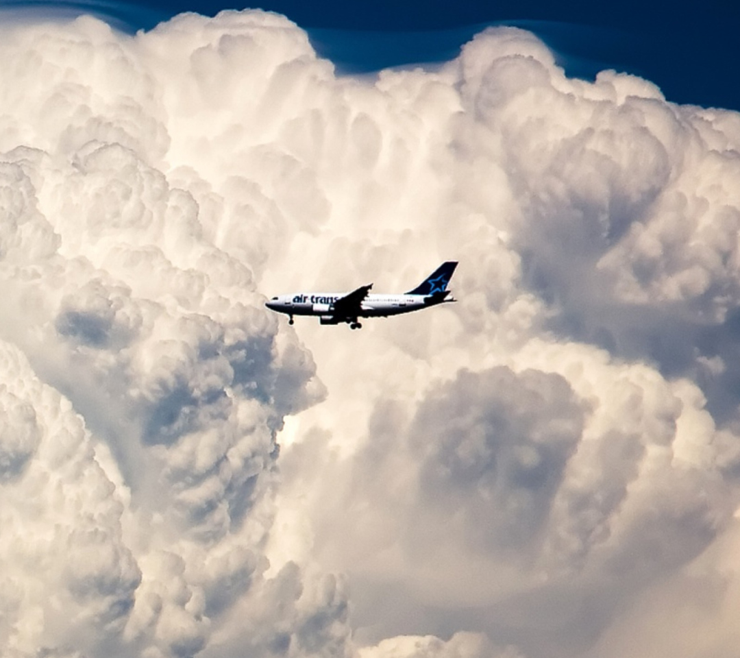 Fondo de pantalla Plane In The Clouds 1080x960