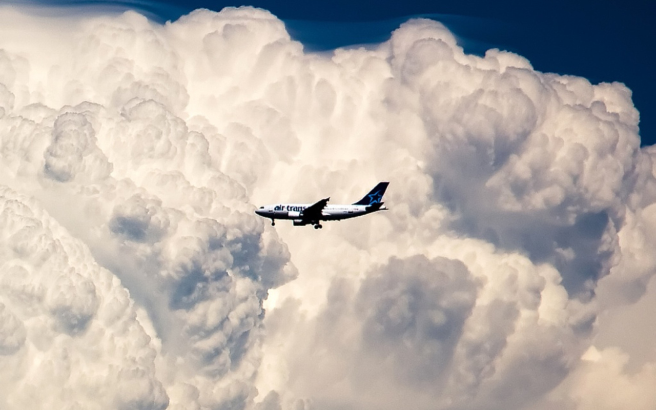 Sfondi Plane In The Clouds 1280x800