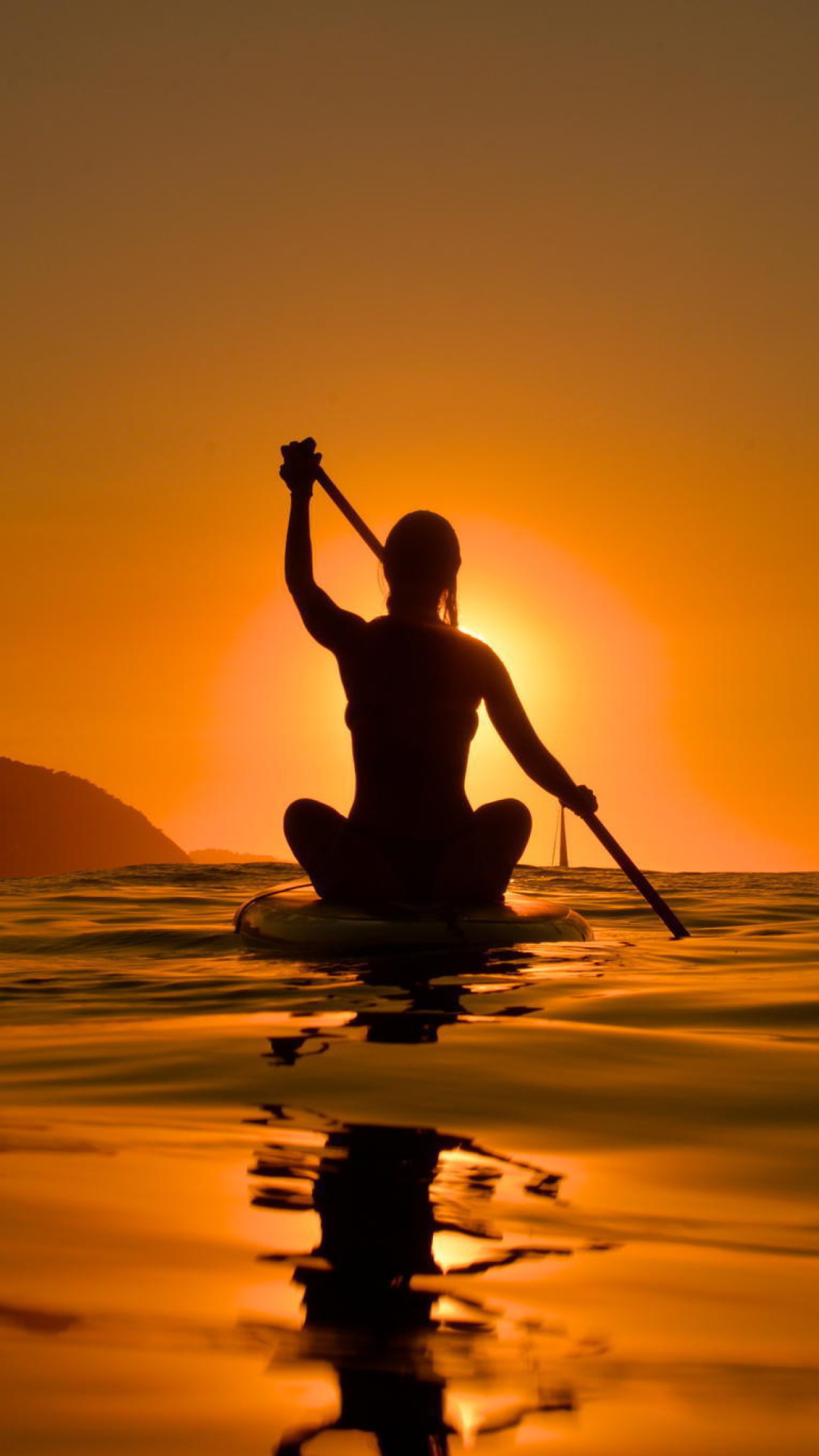 Fondo de pantalla Sunset Surfer 1080x1920