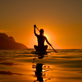 Sunset Surfer sfondi gratuiti per 2048x2048