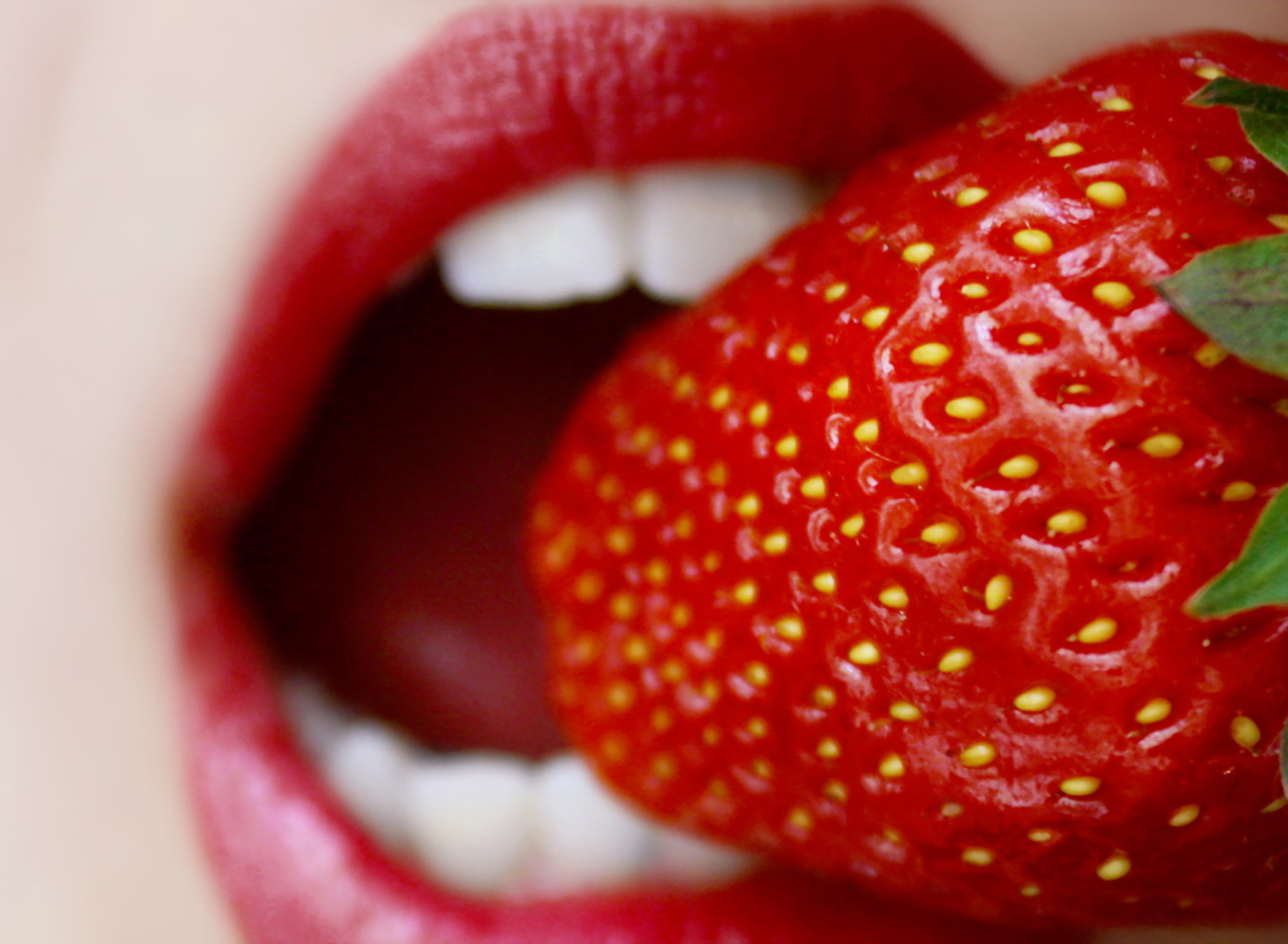 Sfondi Tasty Strawberry 1920x1408