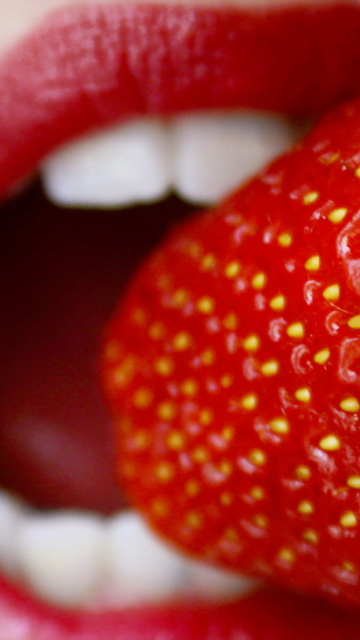 Обои Tasty Strawberry 360x640