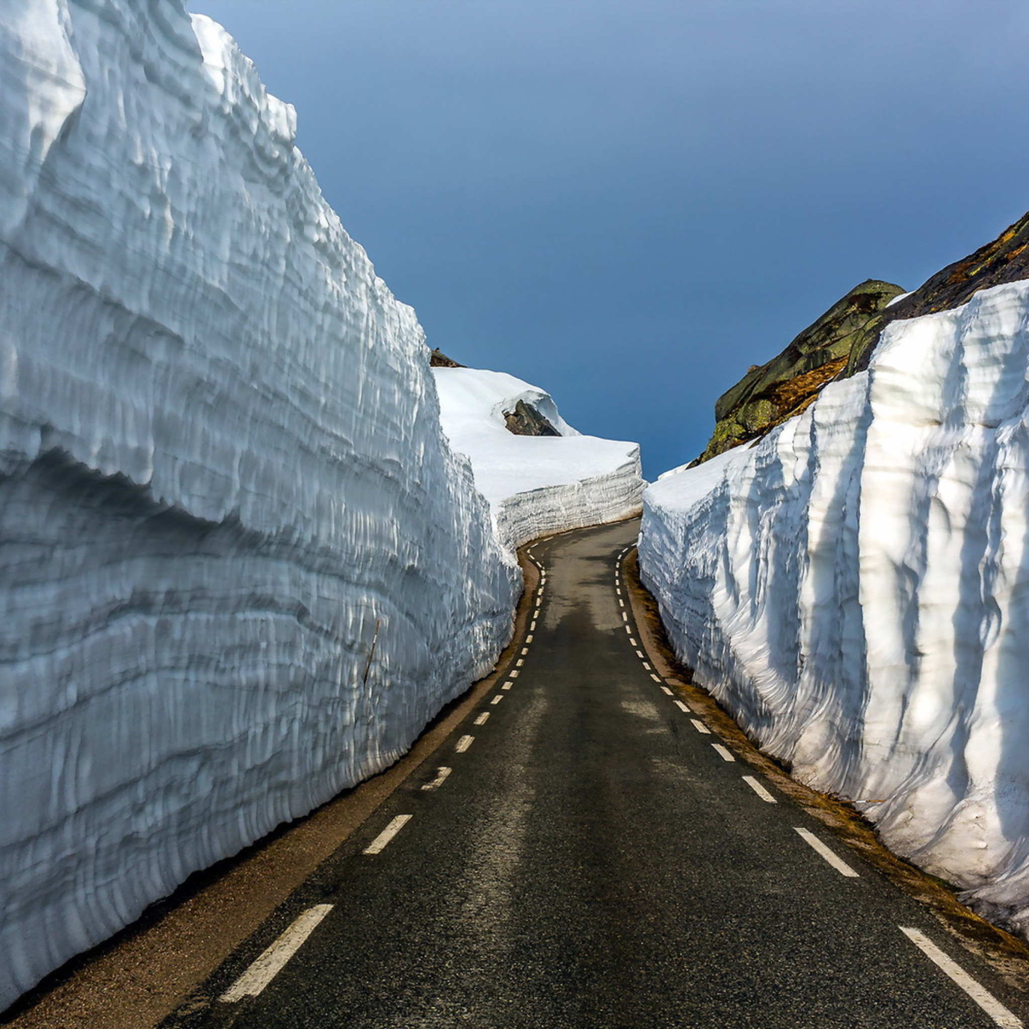 Road in Glacier wallpaper 2048x2048