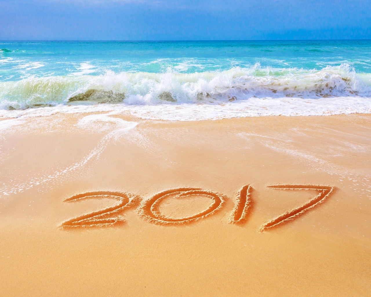 Fondo de pantalla Happy New Year 2017 Phrase on Beach 1280x1024