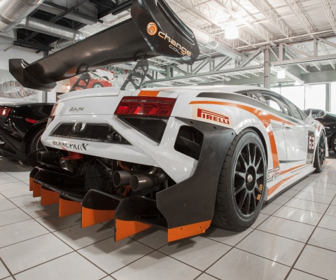 Screenshot №1 pro téma Lamborghini in Garage 480x400