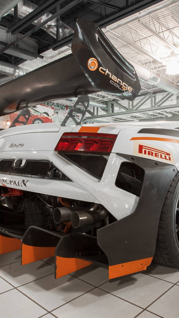 Screenshot №1 pro téma Lamborghini in Garage 750x1334
