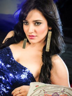 Sfondi Neha Sharma Wallpaper 240x320