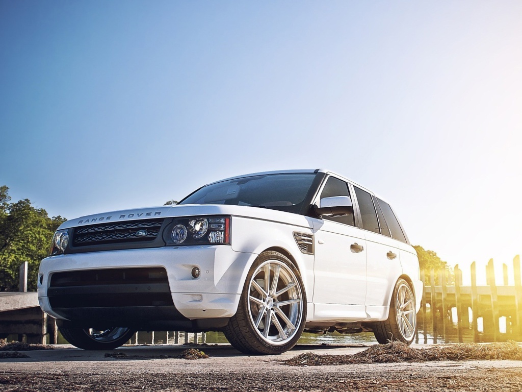 White Land Rover Range Rover wallpaper 1024x768