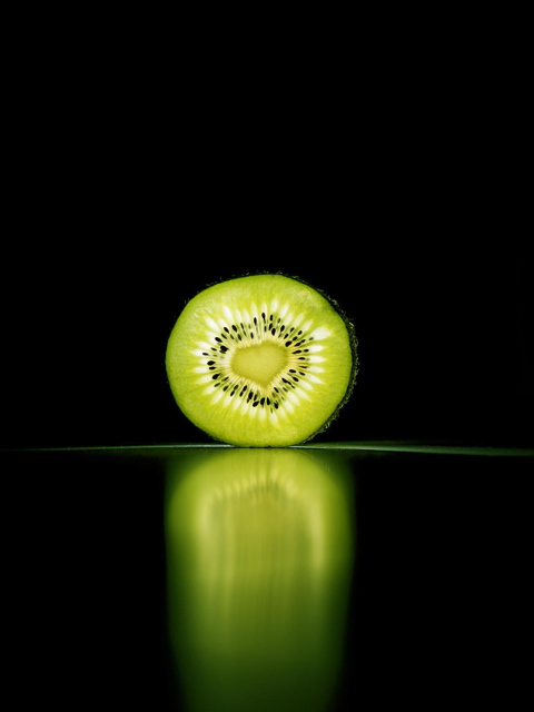 Kiwi Reflection wallpaper 480x640