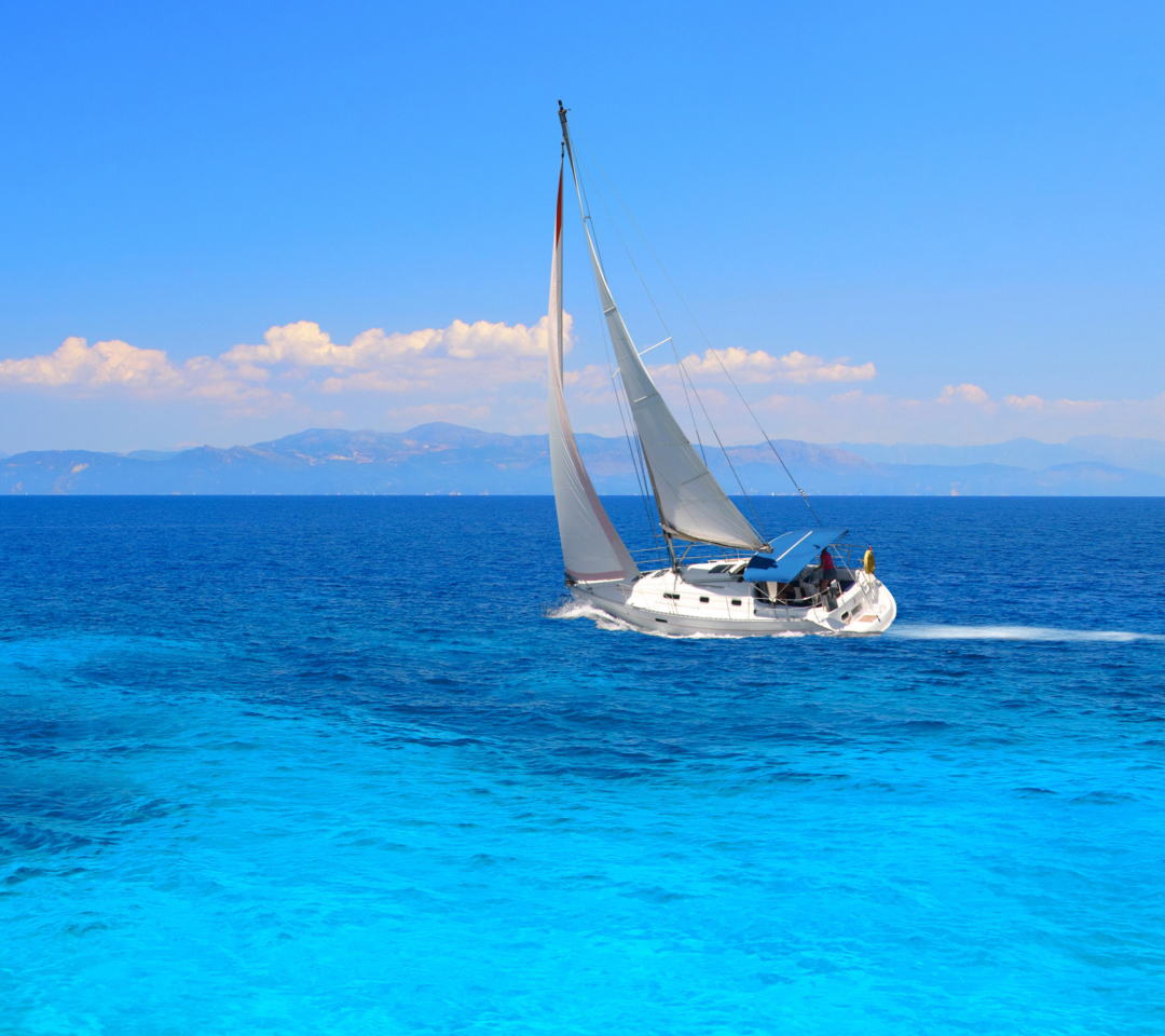 Обои White Boat In Blue Sea 1080x960