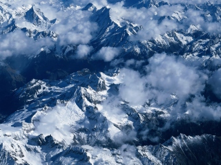 Fondo de pantalla Snowy Mountains 320x240