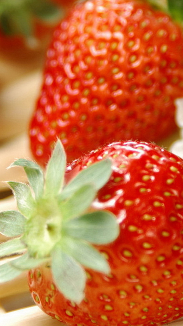 Fondo de pantalla Strawberry Summer 640x1136