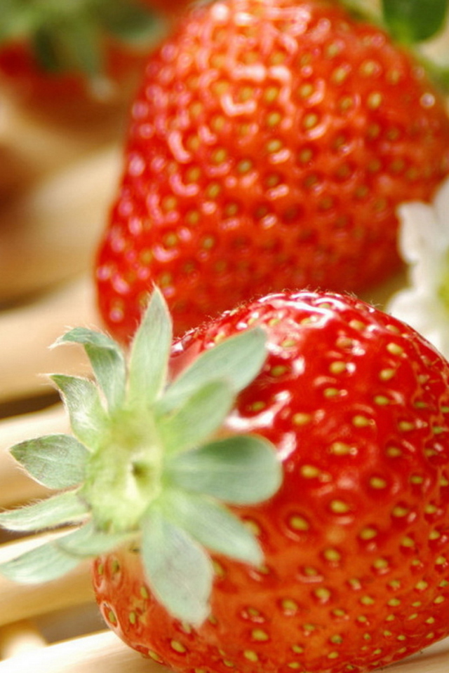 Sfondi Strawberry Summer 640x960
