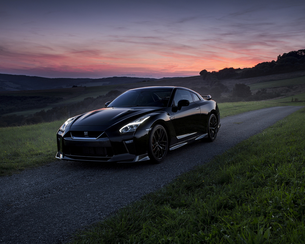 Nissan GT R wallpaper 1280x1024