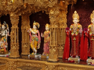 Fondo de pantalla Inside a Hindu Temple 320x240