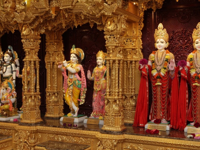 Обои Inside a Hindu Temple 640x480