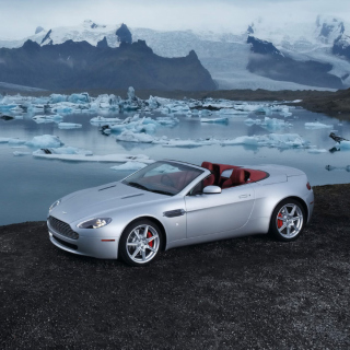 Kostenloses Aston Martin Vantage Roadster Wallpaper für iPad