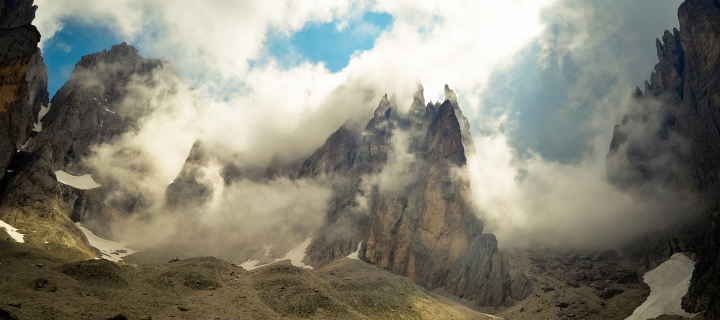 Sfondi Mountains Peaks in Fog, Landscape 720x320