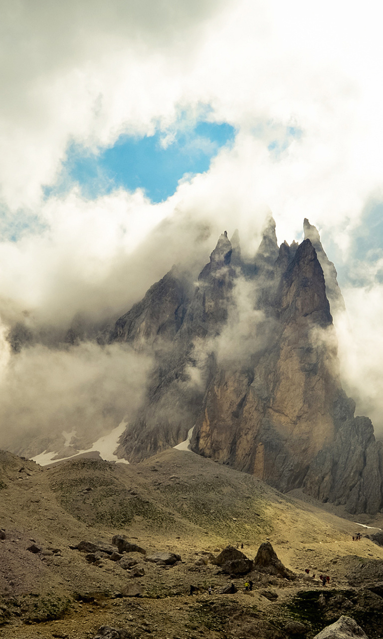 Sfondi Mountains Peaks in Fog, Landscape 768x1280