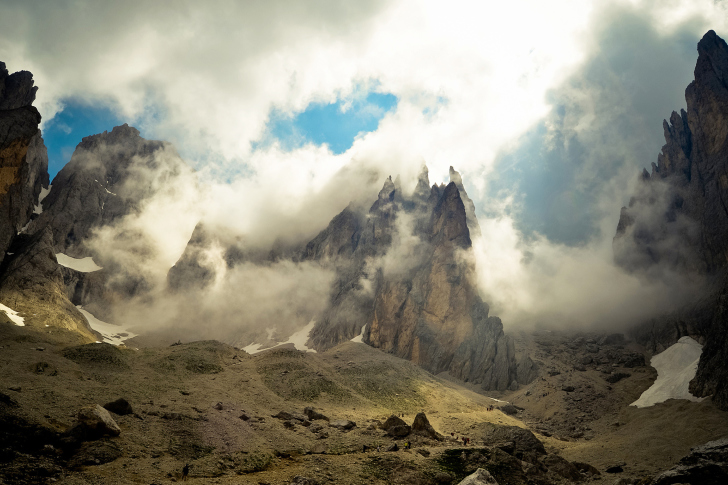 Fondo de pantalla Mountains Peaks in Fog, Landscape