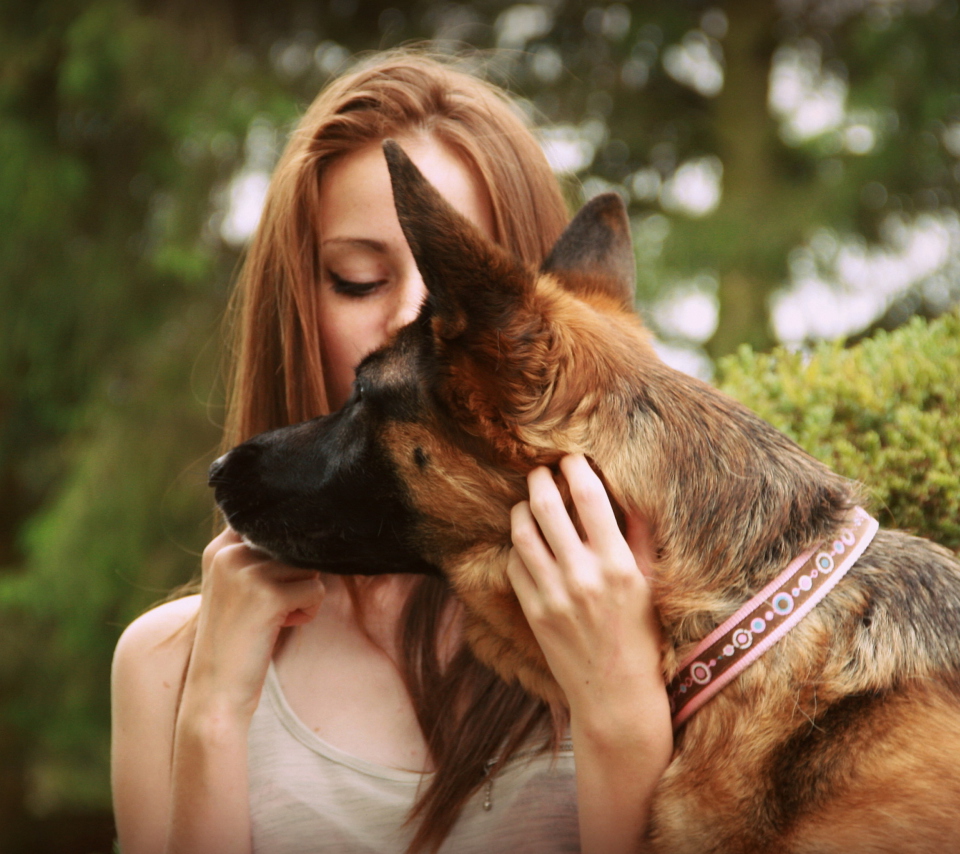 Das Girl And German Shepherd Wallpaper 960x854