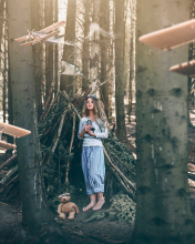 Fondo de pantalla Girl And Teddy Bear In Forest By Rosie Hardy 176x220
