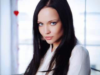 Das Katie Fey Ukrainian Model Wallpaper 320x240