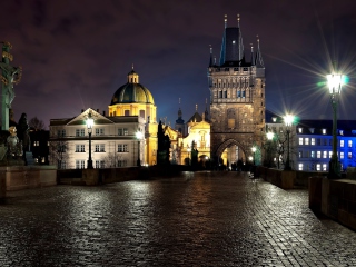 Das Prague Charles Bridge At Night Wallpaper 320x240