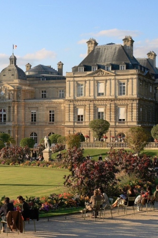 Das Luxembourg Palace Wallpaper 320x480