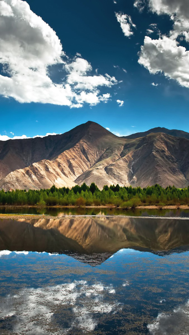 Обои Beautiful Mountain Scenery HDR 640x1136