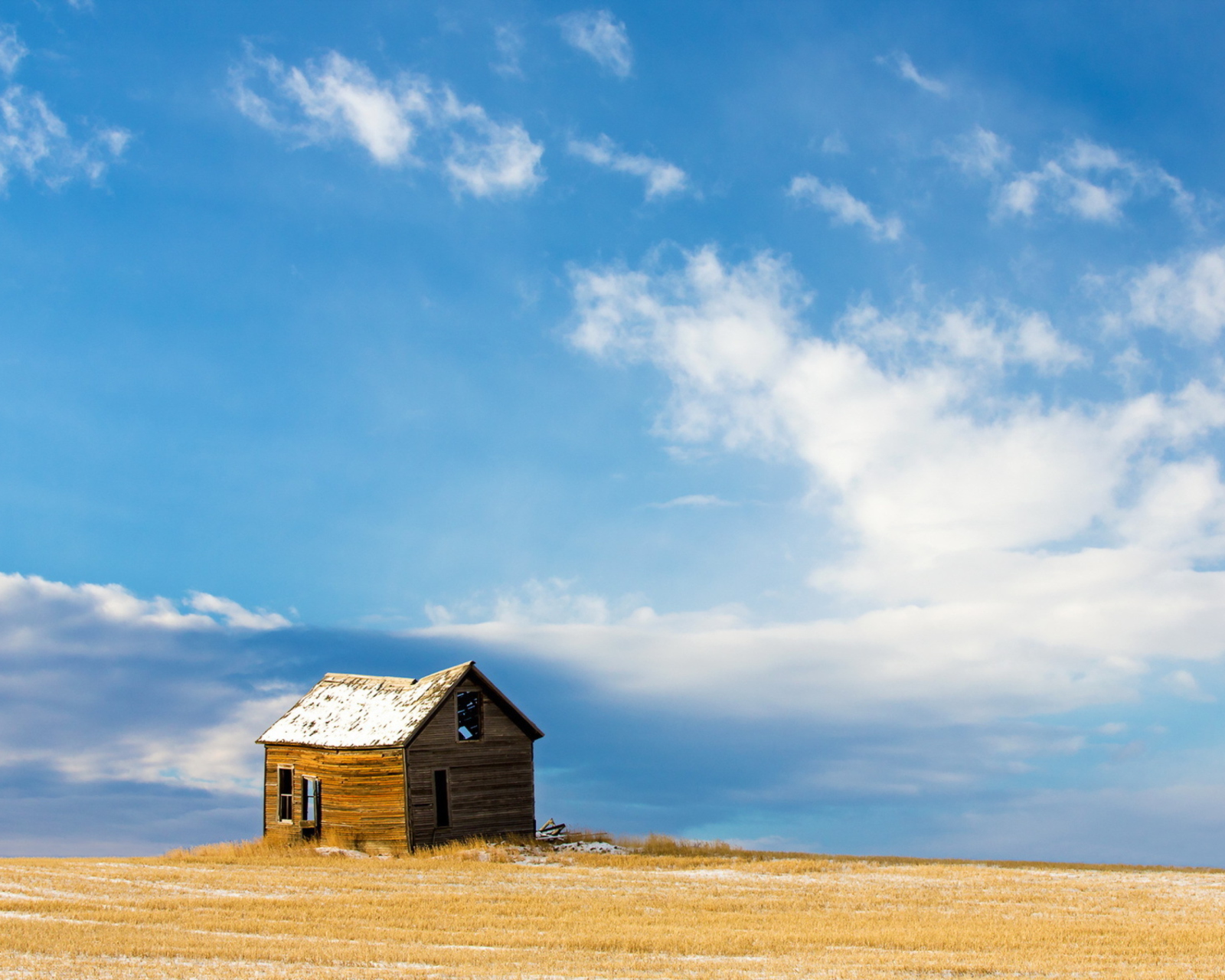 Left House Under Blue Sky screenshot #1 1600x1280