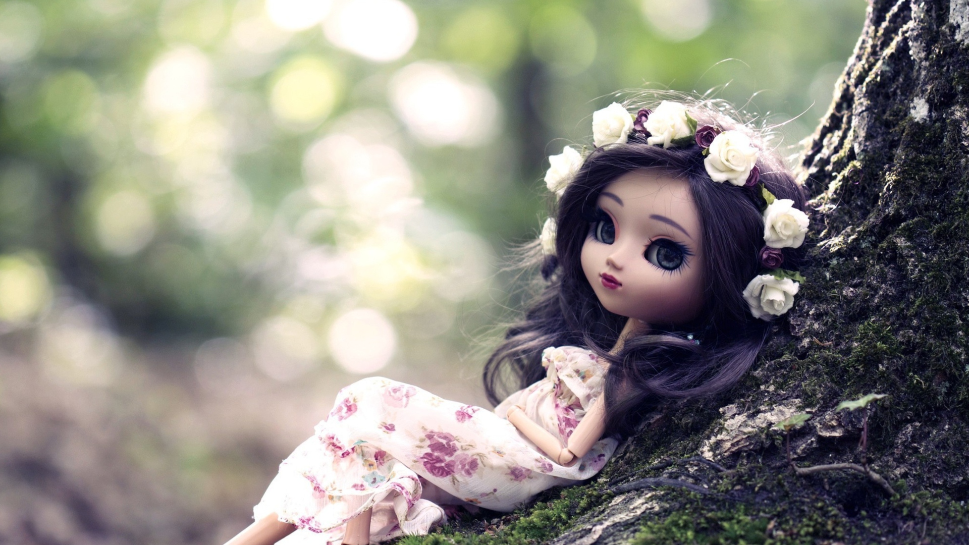 Screenshot №1 pro téma Beautiful Brunette Doll In Flower Wreath 1920x1080
