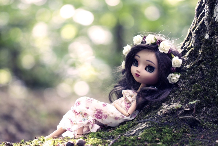 Beautiful Brunette Doll In Flower Wreath screenshot #1