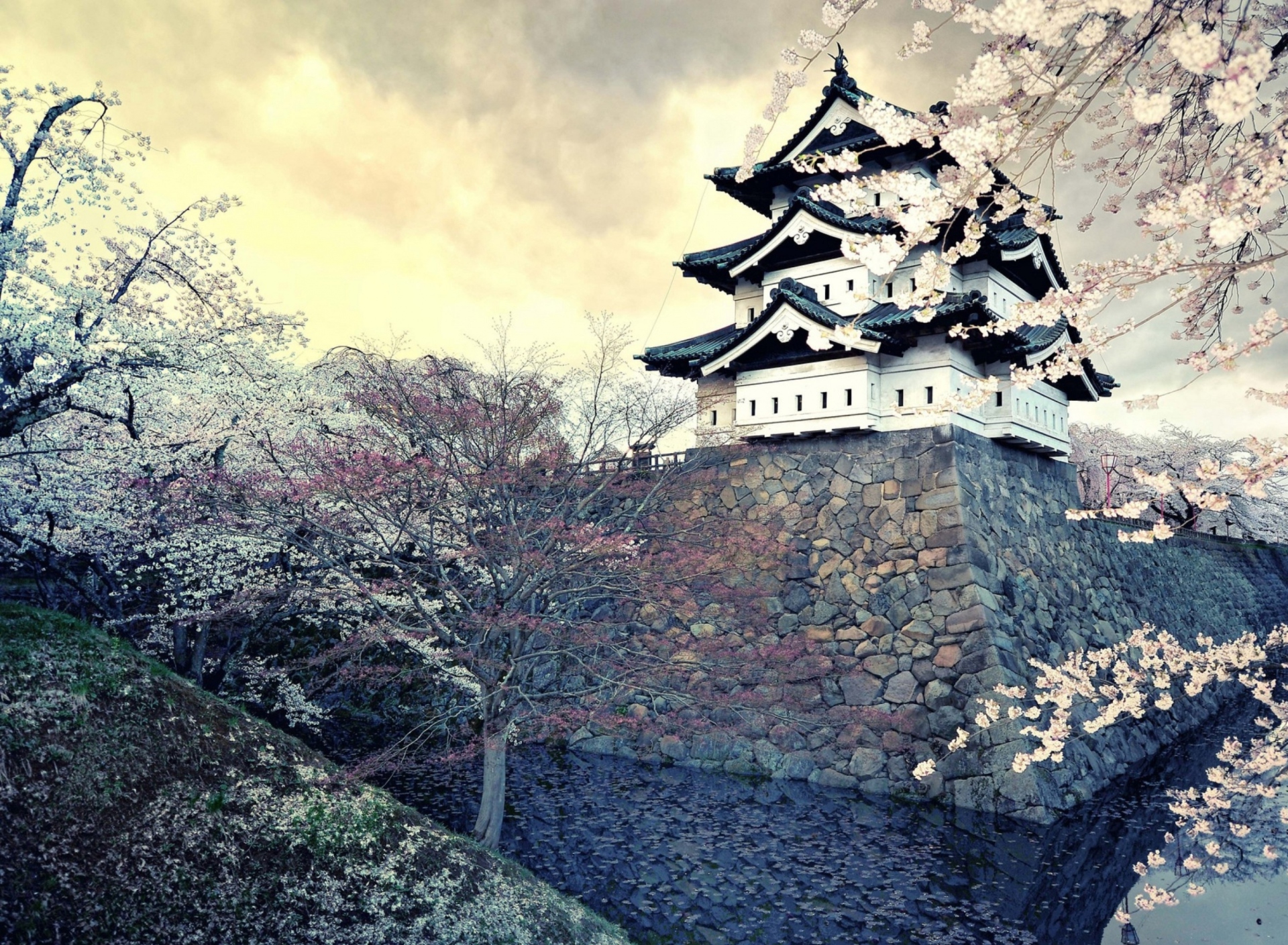 Обои Hirosaki Castle Japan 1920x1408