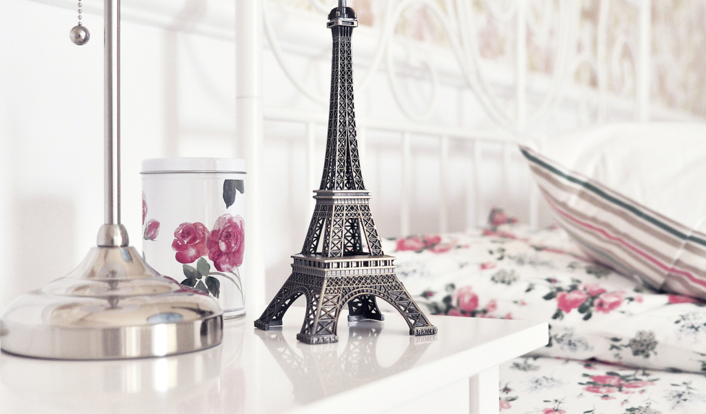 Mini Eiffel Tower wallpaper 1024x600