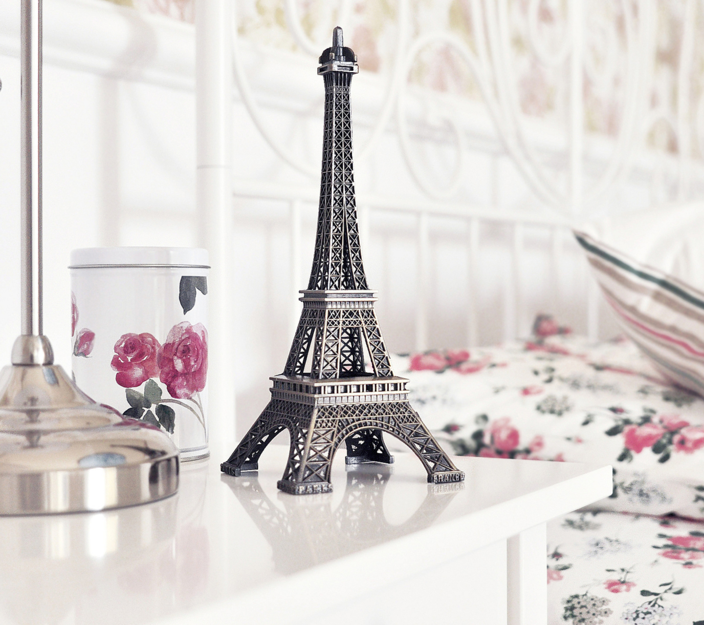 Mini Eiffel Tower wallpaper 1440x1280
