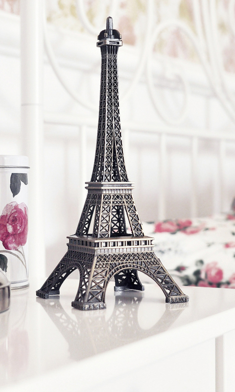 Обои Mini Eiffel Tower 480x800