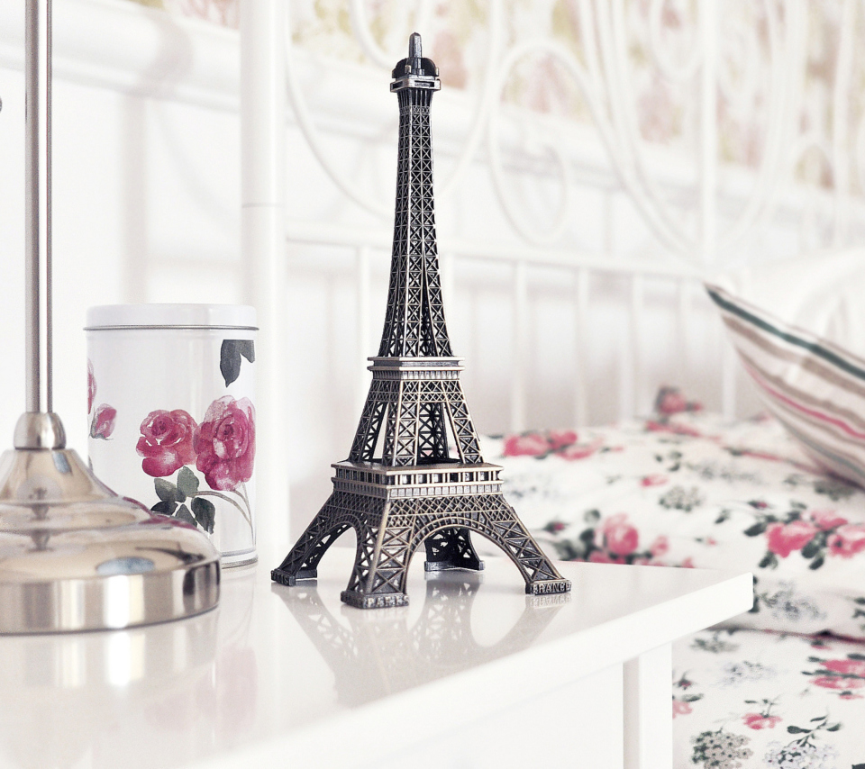Mini Eiffel Tower wallpaper 960x854