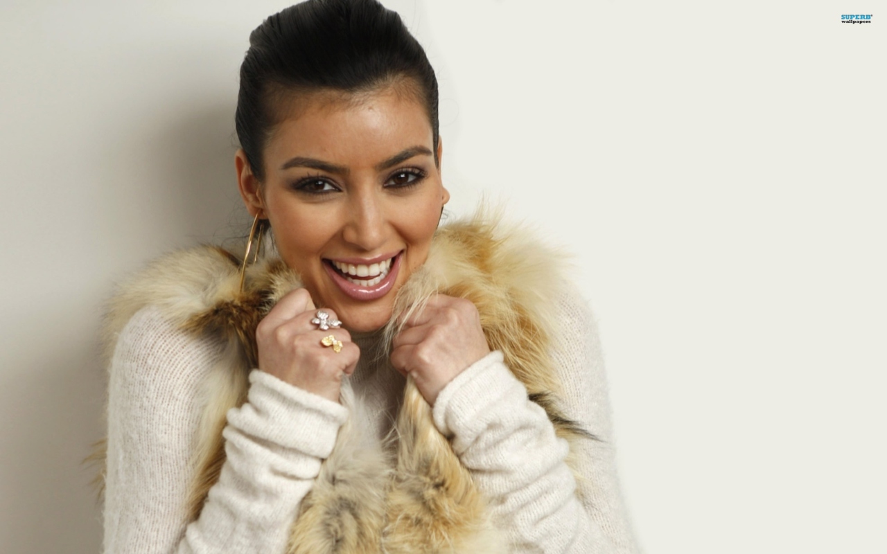 Kim Kardashian wallpaper 1280x800